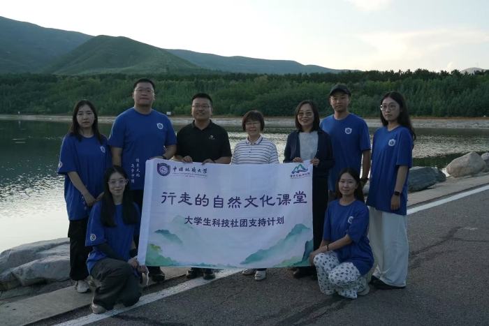 雷涯邻书记与“青履平朔”暑期实践调研团合影 雷涯邻书记与“青履平朔”暑期实践调研团合影